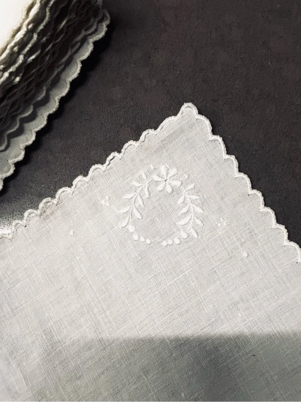 Classic Dublin Linen Embroidered Napkins Set